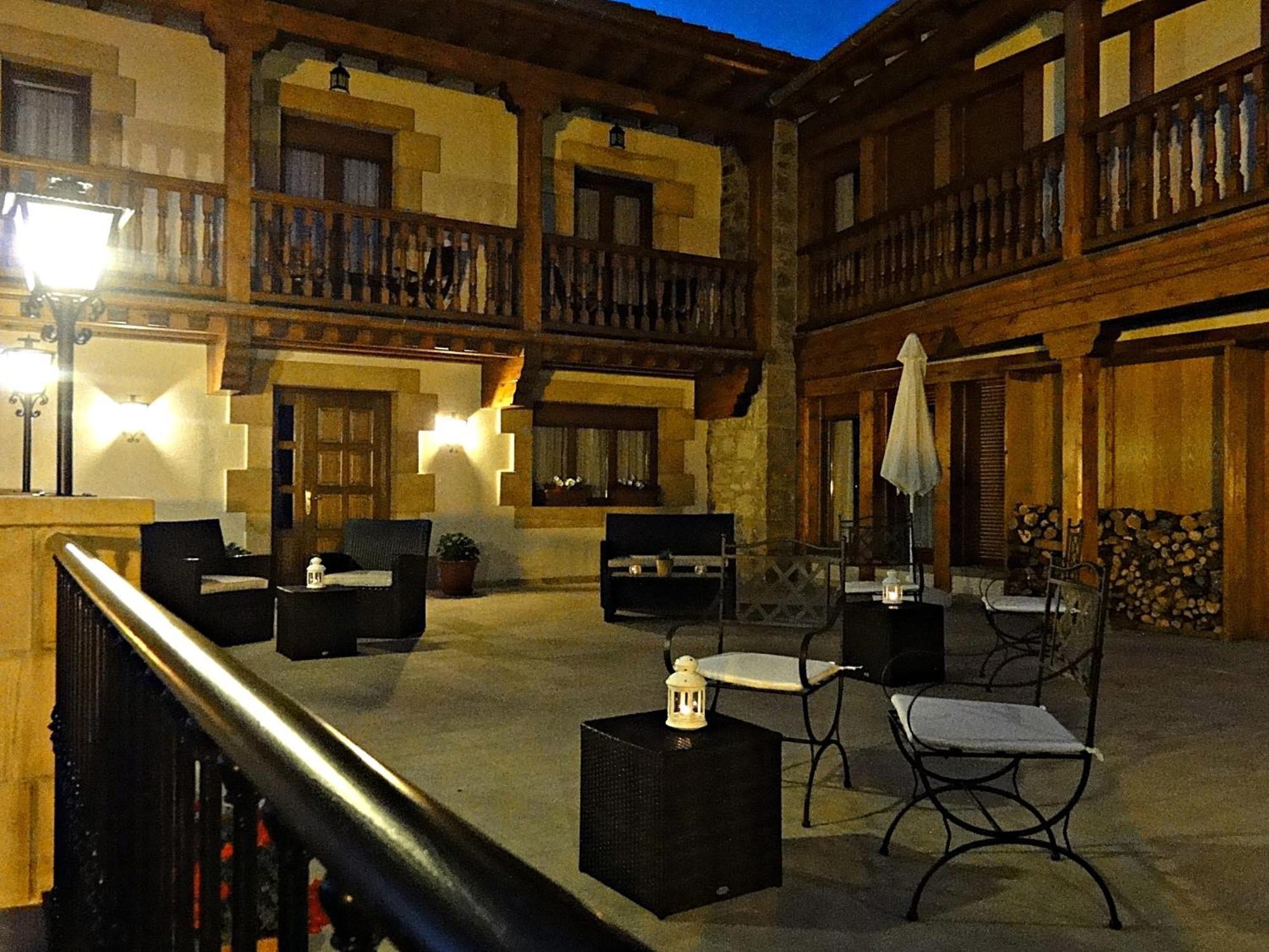 Posada Valle Del Oso Lerones ภายนอก รูปภาพ