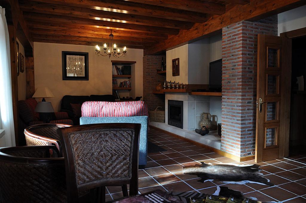 Posada Valle Del Oso Lerones ภายนอก รูปภาพ