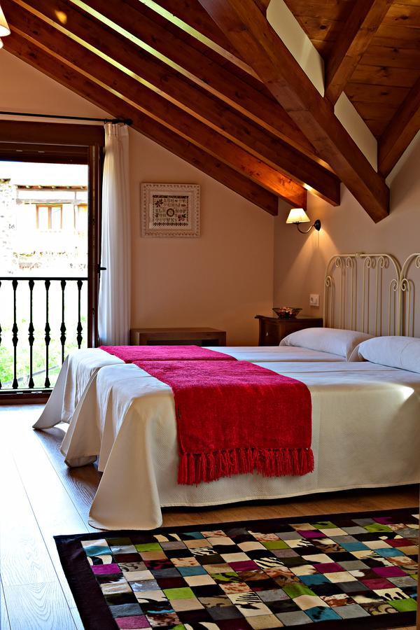 Posada Valle Del Oso Lerones ภายนอก รูปภาพ
