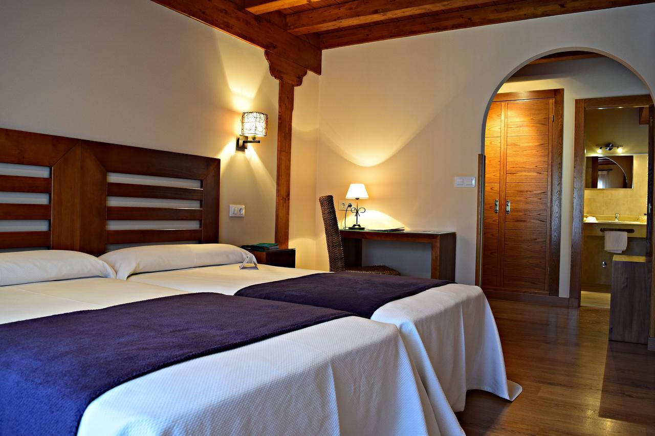 Posada Valle Del Oso Lerones ภายนอก รูปภาพ